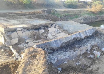 અમરેલીના બાઢડામાં લામધાર નદી પરનો પુલ 10 દિવસમાં જ ધરાશાયી, 5 લાખનો ખર્ચો પાણીમાં | Savarkundla Badh…