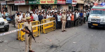 પાટણમાં જૂની અદાવતમાં યુવક પર ફાયરિંગ, લોહીલુહાણ હાલતમાં હોસ્પિટલ ખસેડાયો, હુમલાખોરો ફરાર | Firing N…