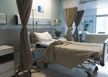 હવે સરકારી કર્મચારીઓના ભાઈ-બહેનોને પણ મળશે મફત સારવાર, ગુજરાત સરકારનો મહત્ત્વનો નિર્ણય | gujarat gov…