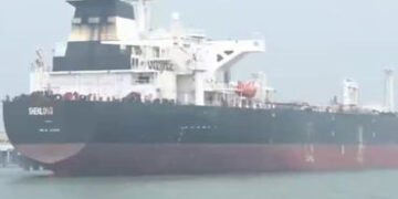 હોર્મુઝની ખાડીમાં ઈરાનથી બચીને નીકળેલું જહાજ મુંબઈ પહોંચ્યું, LPG સંકટ વચ્ચે મળશે રાહત | india s ene…