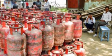 યુદ્ધને કારણે LPGની અછત વચ્ચે PG સંચાલકોનું અલ્ટીમેટમ, બે લાખથી વધુ લોકોની ચિંતા વધી | War Linked Ga…