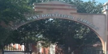 જામનગરના બેડેશ્વરમાં આવેલી પોલીટેક્નિક એન્જીનીયરીંગ કોલેજની હોસ્ટેલમાં 2 વિદ્યાર્થીઓ વચ્ચે તકરાર : મ…