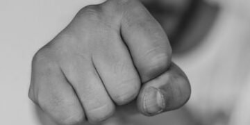 જામનગરમાં લોનનો હપ્તો લેવા ગયેલા ખાનગી ફાયનાન્સ કંપનીના કર્મીને માર માર્યો | Private finance company…