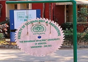 MSUની ટેકનોલોજી ફેકલ્ટીમાં પરીક્ષાના આગલા દિવસે અધ્યાપકોએ પેપર સેટ કર્યા | Professors set papers the…