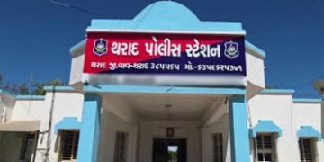 થરાદ: રાત્રે મહિલાની અટકાયત કરી માર મારવાનો મામલો, તત્કાલીન PI સહિત 4 પોલીસકર્મી સામે ગુનો નોંધવા કો…