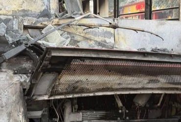 સદનસીબે મોટી દુર્ઘટના ટળી, AMTS ની પેસેન્જર લેવા ઉભેલી બસમાં શોટ સરકીટથી આગ લાગી | Fortunately a maj…