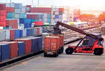 લોજિસ્ટિક ખલેલને પરિણામે ભારતને નિકાસમાં મહિને 4 અબજ ડોલરના નુકસાનનો અંદાજ | India is estimated to l…