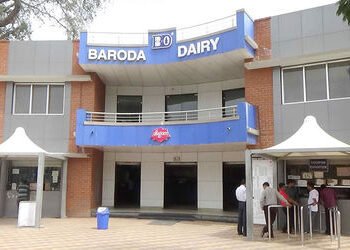 ગેરલાગયક ઠેરવવાની નોટિસને મુદ્દે બરોડા ડેરીના પ્રમુખ-ઉપપ્રમુખ રજિસ્ટ્રાર સમક્ષ હાજર થયા, 23મીએ સુનાવ…