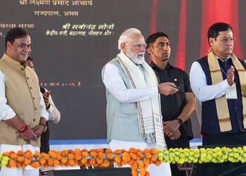 એક સાથે 5 રાજ્યોને ફાયદો ! વડાપ્રધાને આસામમાં અનેક પ્રોજેક્ટોનું કર્યું ખાતમુહૂર્ત, કોંગ્રેસ પર પણ સ…