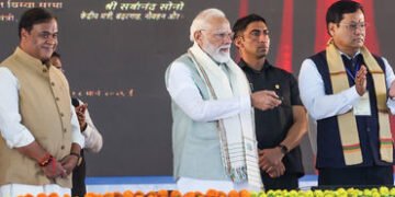 એક સાથે 5 રાજ્યોને ફાયદો ! વડાપ્રધાને આસામમાં અનેક પ્રોજેક્ટોનું કર્યું ખાતમુહૂર્ત, કોંગ્રેસ પર પણ સ…