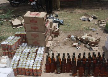 પાણશીણા ચેક પોસ્ટ પરથી રૂ. 1.21 લાખનો દારૂ-બિયરનો જથ્થો ઝડપાયો | Liquor and beer worth Rs 1 21 lakh …