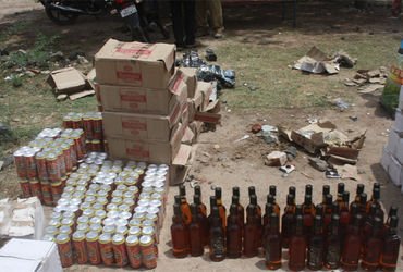 પાણશીણા ચેક પોસ્ટ પરથી રૂ. 1.21 લાખનો દારૂ-બિયરનો જથ્થો ઝડપાયો | Liquor and beer worth Rs 1 21 lakh …