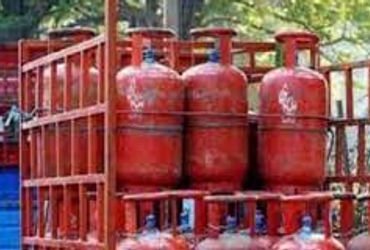 ગેસના કકળાટ વચ્ચે વડોદરામાં ગેસ રીફિલિંગ કૌભાંડ પકડાયું,42 સિલિન્ડર સાથે ગેસ એજન્સીનો ડિલિવરીમેન પકડ…