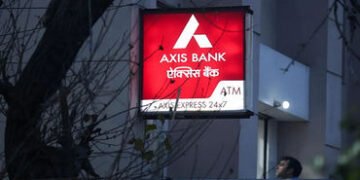 એક્સિસ બેન્કને રૂ. 3.19 કરોડ ચૂકવવા કન્ઝ્યુમર પેનલનો આદેશ | Consumer panel orders Axis Bank to pay R…