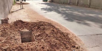 આણંદમાં કેબલની કામગીરી બાદ ખાડા નહીં પૂરાતા ભારે પરેશાની | Huge problem as potholes not filled after…