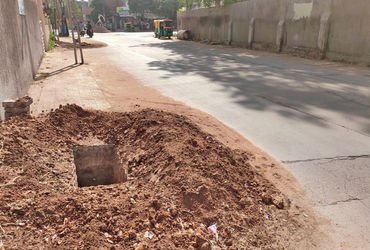 આણંદમાં કેબલની કામગીરી બાદ ખાડા નહીં પૂરાતા ભારે પરેશાની | Huge problem as potholes not filled after…