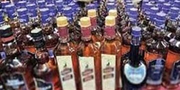 કપડવંજના વાઘાવત ગામેથી રૂ. 3.99 લાખના વિદેશી દારૂ સાથે શખ્સ ઝડપાયો | Man arrested with foreign liquo…