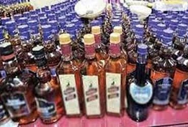 કપડવંજના વાઘાવત ગામેથી રૂ. 3.99 લાખના વિદેશી દારૂ સાથે શખ્સ ઝડપાયો | Man arrested with foreign liquo…