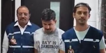 ગાંધીનગર: રાજ્યના ગુપ્તચર વિભાગમાં ભ્રષ્ટાચારનો સડો? સીનિયર ઇન્ટેલિજન્સ ઓફિસર લાંચ લેતા ACBની ઝપેટમા…