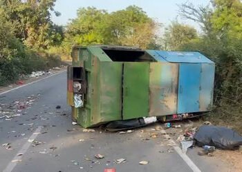 ચાપડ ગામે કચરાની ગાડી પલટી, શ્રમિક ઘવાયો | Garbage truck overturns in Chapad village worker injured
