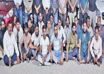 જુગારધામ ઉપરથી ૨૧ લાખના મુદ્દામાલ સાથે ૨૧ જુગારી પકડાયા | 21 gamblers arrested with Rs 21 lakh worth…