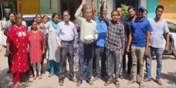 આજવા રોડની ગીત બંગ્લોઝ સોસાયટીમાં દબાણ મુદ્દે રહીશોનો વિરોધ | Residents protest over pressure in Gee…