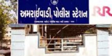 છરી સાથે ઘસી આવેલી સગીરાએ પાડોશી મહિલાઓ પર હુમલો કર્યો | Amraivadi police reported assualted complai…