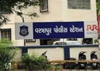 વસ્ત્રાપુરમાં ઘરઘાટી અઢી લાખની કોલ્ડ પોઇન્ટ પિસ્તોલ ચોરી કરી ગયો | domestic help stolen pistol from …