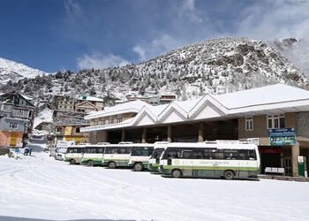 જમ્મુ-કાશ્મીર અને હિમાચલમાં હિમવર્ષા, મેઘાલયમાં તોફાની પવન સાથે કરાંવૃષ્ટિ