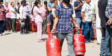 ગુજરાતમાં પણ ઈરાન યુદ્ધની અસર દેખાઈ, ગેસ ખતમ થતાં હોટલ-કેટરિંગ ઉદ્યોગ દાઝ્યો | gujarat hotel industr…