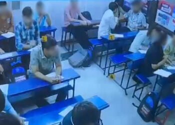 અમદાવાદ: બાપુનગરમાં ટ્યુશનમાં બેસવા જેવી નજીવી બાબતે ધોરણ 11ના વિદ્યાર્થી પર છરીથી હુમલો | Ahmedabad…