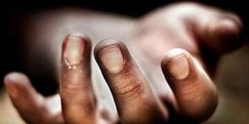 કરજણ રેલવે સ્ટેશને માલગાડી આગળ પડતું મૂકી યુવકની આત્મહત્યા | Youth commits suicide by jumping in fro…