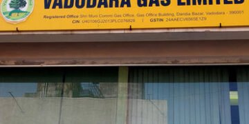 યુદ્ધની અસર : વડોદરામાં પાઇપલાઇનથી અપાતો ગેસ હવે માત્ર સવાર-સાંજ મળી 5 કલાક આપવા વિચારણા | Gas suppl…