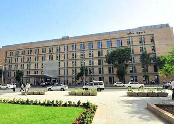 ગાંધીનગર સચિવાલયમાં વટવાના રહેવાસીનો આત્મહત્યાનો પ્રયાસ, હાલ સારવાર હેઠળ | gandhinagar sachivalay Se…