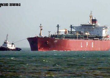 VIDEO | LPG સંકટ વચ્ચે મોટા સમાચાર: 32 લાખ સિલિન્ડર ભરાય એટલો ગેસ લઈને ‘શિવાલિક’ જહાજ ગુજરાત પહોંચ્ય…
