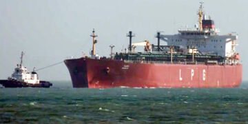 VIDEO | LPG સંકટ વચ્ચે મોટા સમાચાર: 32 લાખ સિલિન્ડર ભરાય એટલો ગેસ લઈને ‘શિવાલિક’ જહાજ ગુજરાત પહોંચ્ય…