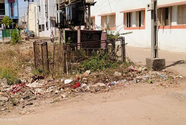 ધ્રાંગધ્રામાં ખાનગી સ્કૂલ પાસે ખુલ્લું ટ્રાન્સફોર્મરથી દુર્ઘટનાનો થવાનો ભય | Danger of accident due …