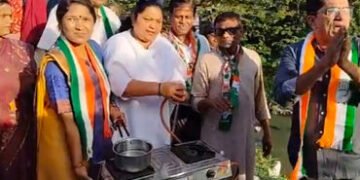 એલપીજી ગેસ મુદ્દે કોંગ્રેસનો અનોખો વિરોધ, ગટરના પાણીમાંથી ગેસ ઉત્પન્ન કરવાનો પ્રયાસ | Congress’ uniq…