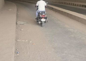 કોર્પોરેશનના કોન્ટ્રાકટરની બેદરકારી , કોન્ટ્રાકટરે ડિકેબીન અંડરપાસનો રોડ ધૂળીયો કર્યો,તંત્રના આંખ મિ…