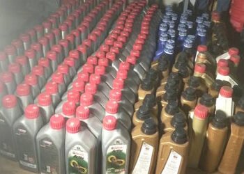 કુંભારવાડામાં નકલી એન્જીન ઓઈલ બનાવતી ફેક્ટરીનો પર્દાફાશ | Factory manufacturing fake engine oil bust…