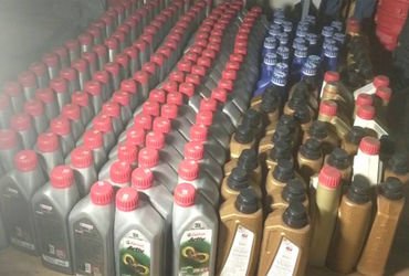 કુંભારવાડામાં નકલી એન્જીન ઓઈલ બનાવતી ફેક્ટરીનો પર્દાફાશ | Factory manufacturing fake engine oil bust…