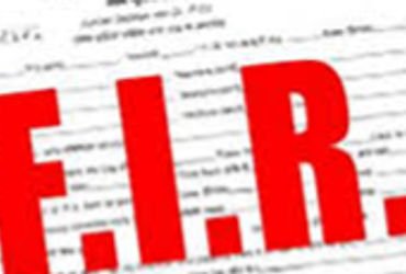 મંદિરના ઓટલા પર બેસીને મોબાઇલ પર વાત કરવાના મુદ્દે ઝઘડો | Argument over talking on mobile phone whil…