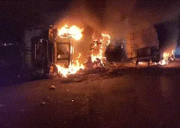 અમદાવાદ: સાણંદના વિરોચન નગર પાસે ટ્રિપલ અકસ્માત, થાર પર ડમ્પર પલટી જતાં બેના મોત | Ahmedabad: Two De…