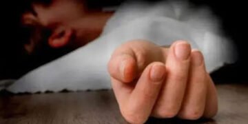 વડોદરા: હરણી રોડ પર શ્રમજીવી મહિલાનો આપઘાત, જે ઝાડની ડાળીઓ કાપતા ત્યાં જ ફાંસો ખાધો! | Vadodara: Wom…