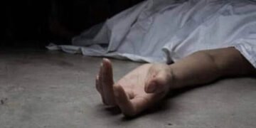 વડોદરાના વિજયનગરમાં રહેતા શ્રમજીવી પરિવારની મહિલાએ ઝાડ પર લટકીને જીવન ટૂંકાવ્યું | woman living in V…