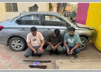 પંચમહાલ: જંગલમાં નીલગાયનો શિકાર કરવા નીકળેલા ત્રણ શિકારીઓ બંદૂક સાથે ઝડપાયા, પોલીસે ફિલ્મી ઢબે પીછો …