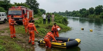 સુરત: બારડોલીના ઉતારા ગામે કરૂણાંતિકા, મીંઢોળા નદીમાં નાહવા પડેલા 2 યુવકોના ડૂબી જતાં મોત | Surat: T…