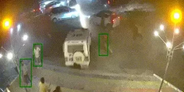 VIDEO: ગુજરાત પોલીસ માટે શરમજનક ઘટના! પાટણમાં 20નું ટોળું ધસી આવતા પોલીસકર્મીઓ ઊભી પૂંછડીએ ભાગ્યા | …