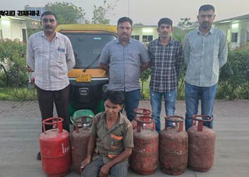 LPGની અછત વચ્ચે અમદાવાદમાં ગેસ રિફિલિંગનું કૌભાંડ ઝડપાયું, પોલીસે દરોડા પાડી ડિલિવરી બોયને રંગે હાથે…