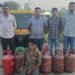LPGની અછત વચ્ચે અમદાવાદમાં ગેસ રિફિલિંગનું કૌભાંડ ઝડપાયું, પોલીસે દરોડા પાડી ડિલિવરી બોયને રંગે હાથે…
